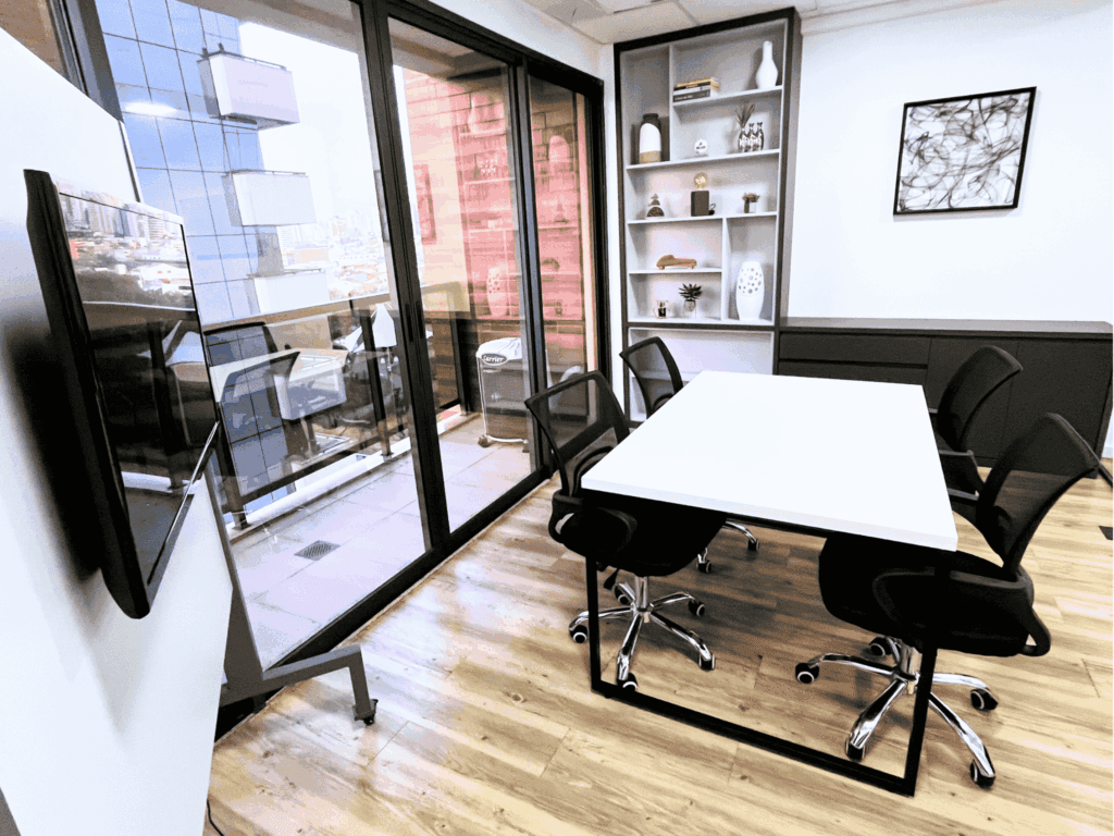 Sala de reuniões da Viiwork São Caetano equipada para encontros profissionais e reuniões de empresas