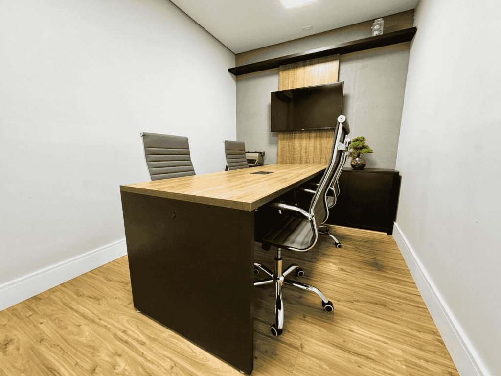 Sala de reuniões da Viiwork em São Bernardo do Campo equipada para encontros profissionais